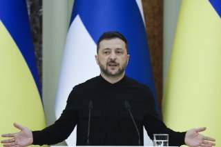 Selon Volodymyr Zelensky, "pas à pas, les soldats libèrent le territoire" ukrainien (archives). KEYSTONE/EPA/SERGEY DOLZHENKO
